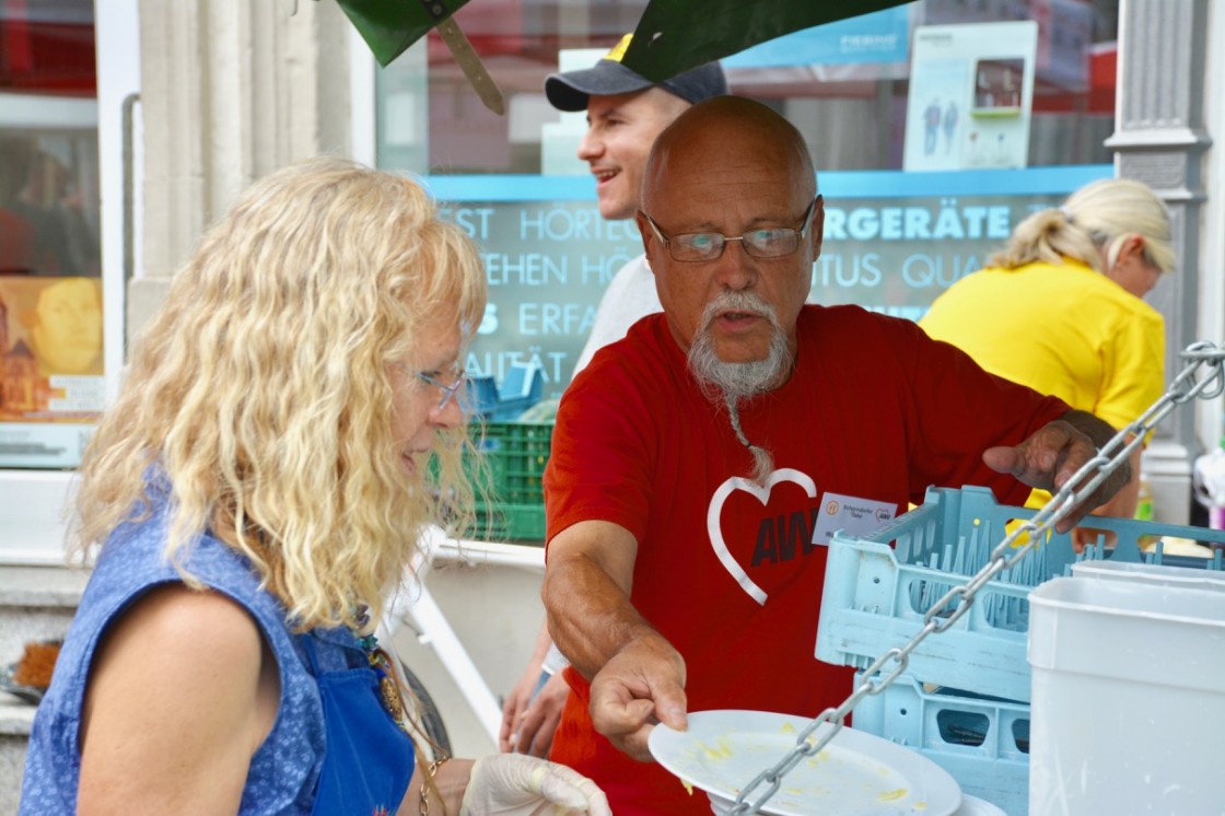 Lange Tafel auf dem Oberen Marktplatz 2017