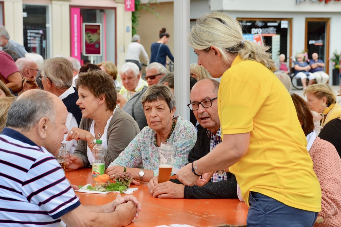 Lange Tafel auf dem Oberen Marktplatz 2017