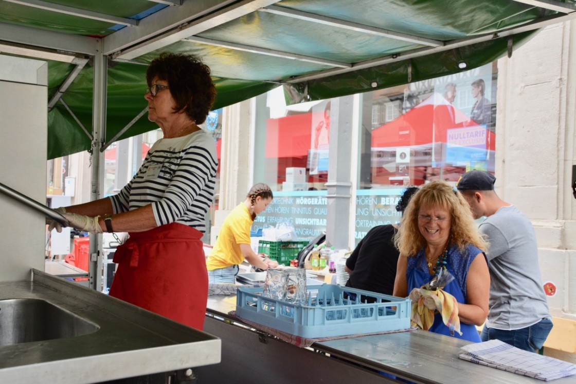 Lange Tafel auf dem Oberen Marktplatz 2017